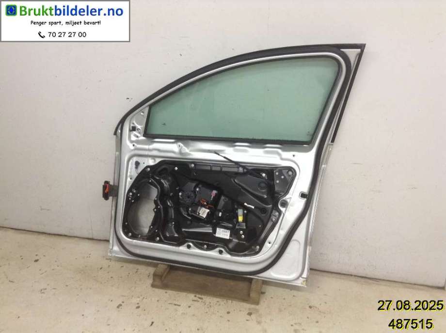 Dør høyre foran til VW Passat 2011-2015 (B7) (B7) (VOLKSWAGEN|3AA 831 056|)