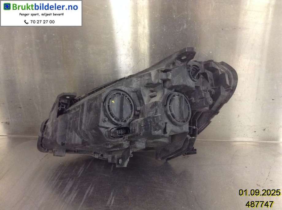 Frontlykt høyre halogen til Mercedes B-Klasse 2011-2018 (W246) (W246) (A 246 820 02 61|0 301 271 202 00|)