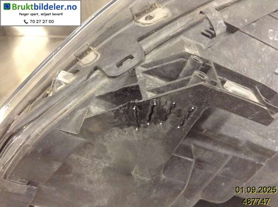 Frontlykt høyre halogen til Mercedes B-Klasse 2011-2018 (W246) (W246) (A 246 820 02 61|0 301 271 202 00|)