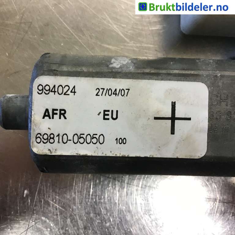 Ruteheis høyre til Toyota Avensis 2003-2008 (Type II)  (TOYOTA|69820-05050|994024|)