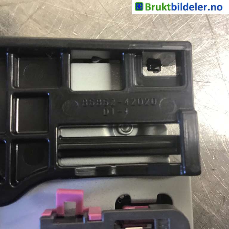 Antenne navigasjon til Toyota bZ4X 2022-->>  (TOYOTA|86880-42030|)