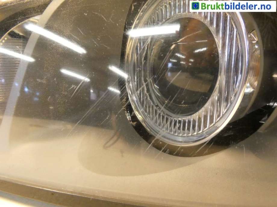 Frontlykt venstre halogen til Volvo V50 2004-2007 (Fase 1)  (VOLVO|31335221|0 301 198 203|30698885)