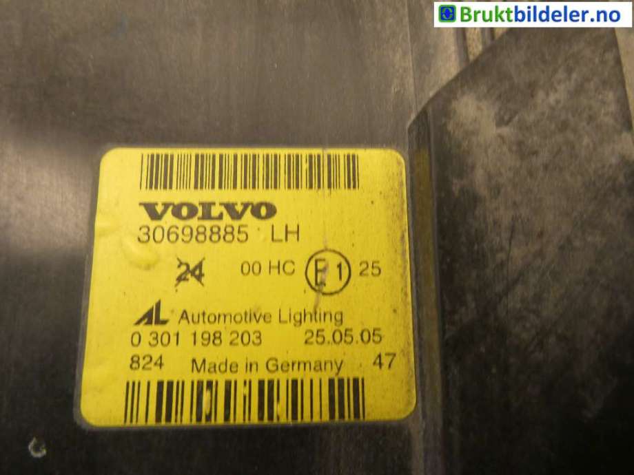 Frontlykt venstre halogen til Volvo V50 2004-2007 (Fase 1)  (VOLVO|31335221|0 301 198 203|30698885)