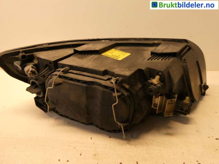 Frontlykt venstre halogen til Volvo V50 2004-2007 (Fase 1)  (VOLVO|31335221|0 301 198 203|30698885)