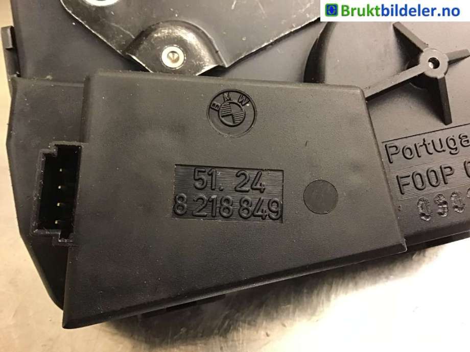 Baklukelås til BMW 3-Serie 2005-2011 (E90/E91/E92/E93) (E90/E91/E92/E93) (BMW||8 218 849|51 24 8 218 849)