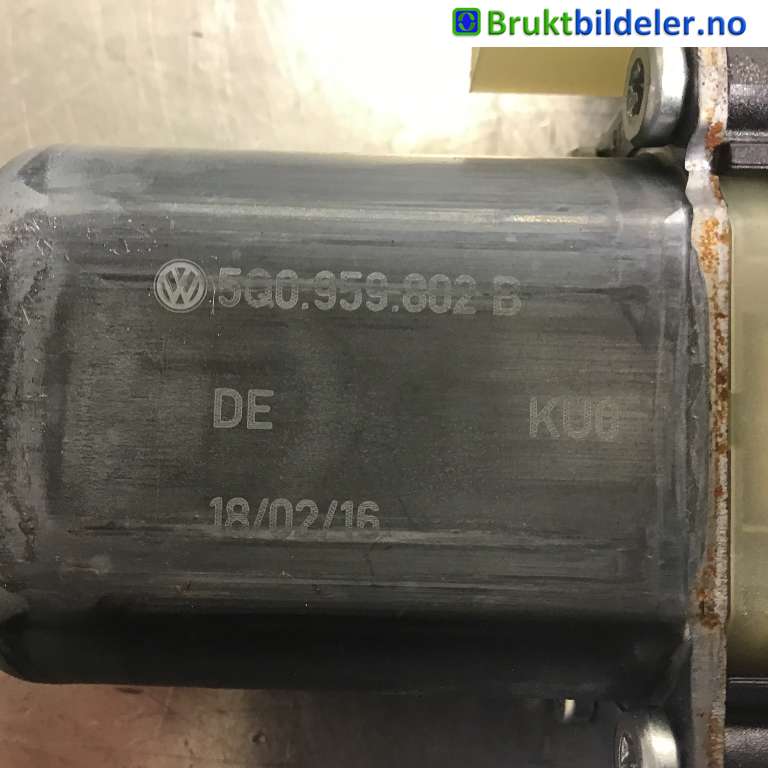 Ruteheis høyre foran til VW e-Golf 2014-2017 (Fase 1)  (VOLKSWAGEN|5Q0 959 802 B|0 130 822 716|)