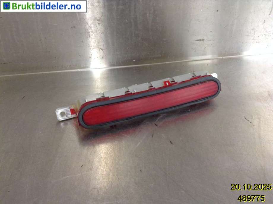 Baklykt bremselys bakrute til Toyota Verso, 2004-2009 (Type II)  (TOYOTA|815700F011)