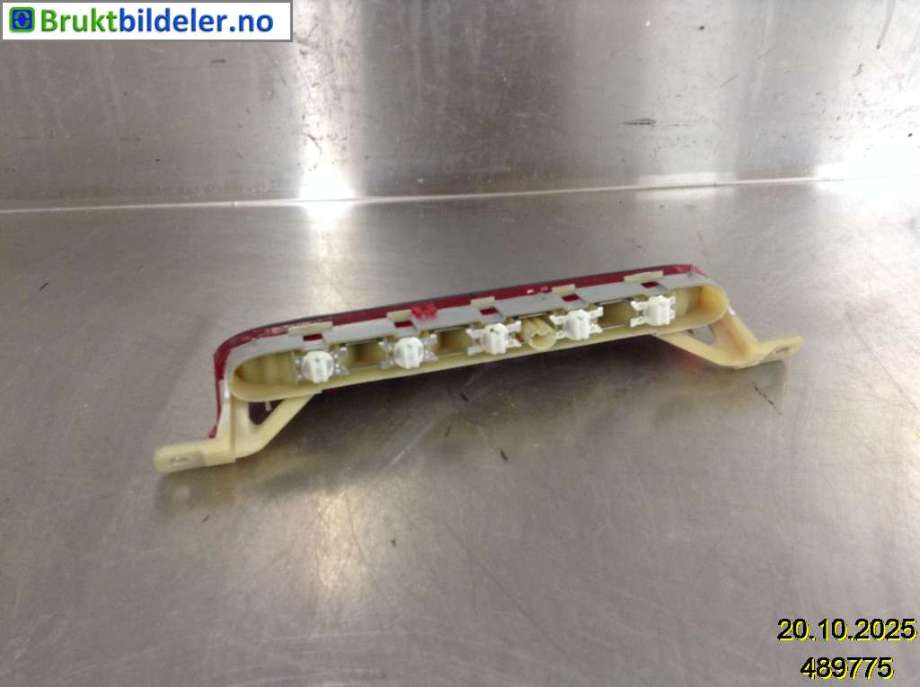 Baklykt bremselys bakrute til Toyota Verso 2004-2009 (Type II)  (TOYOTA|815700F011|)
