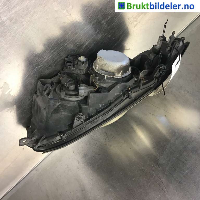Frontlykt venstre halogen til Subaru Outback 2007-2009 (Type III, Fase 2)  (SUBARU|84001AG310|)