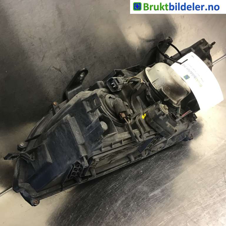 Frontlykt høyre halogen til Subaru Outback 2007-2009 (Type III, Fase 2)  (SUBARU|84001AG300|)