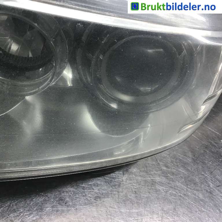 Frontlykt venstre xenon til Mercedes C-Klasse 2007-2011 (Fase 1) (W204) (W204) (MERCEDES|A 204 820 29 59|0 301 234 281 26|)
