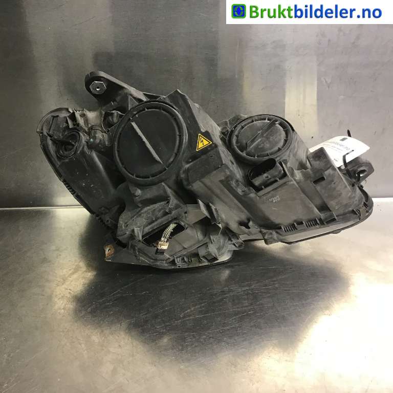 Frontlykt venstre xenon til Mercedes C-Klasse 2007-2011 (Fase 1) (W204) (W204) (MERCEDES|A 204 820 29 59|0 301 234 281 26|)