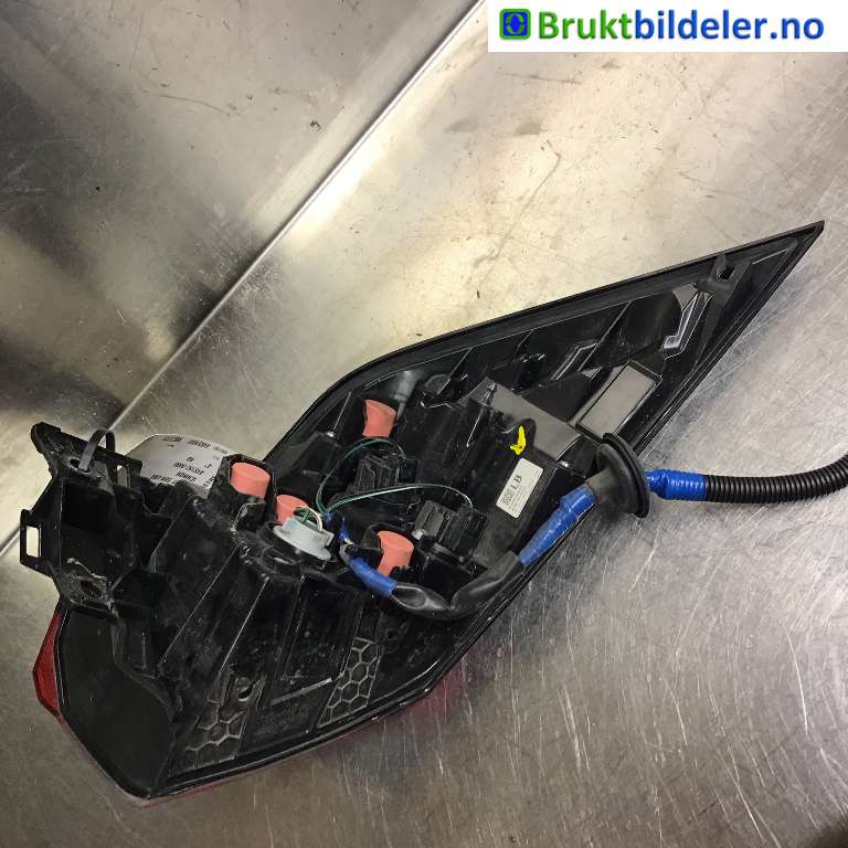 Baklykt venstre til Toyota RAV4 2019-->> (Type V)  (TOYOTA|81560-42230|A4S182-0000|)