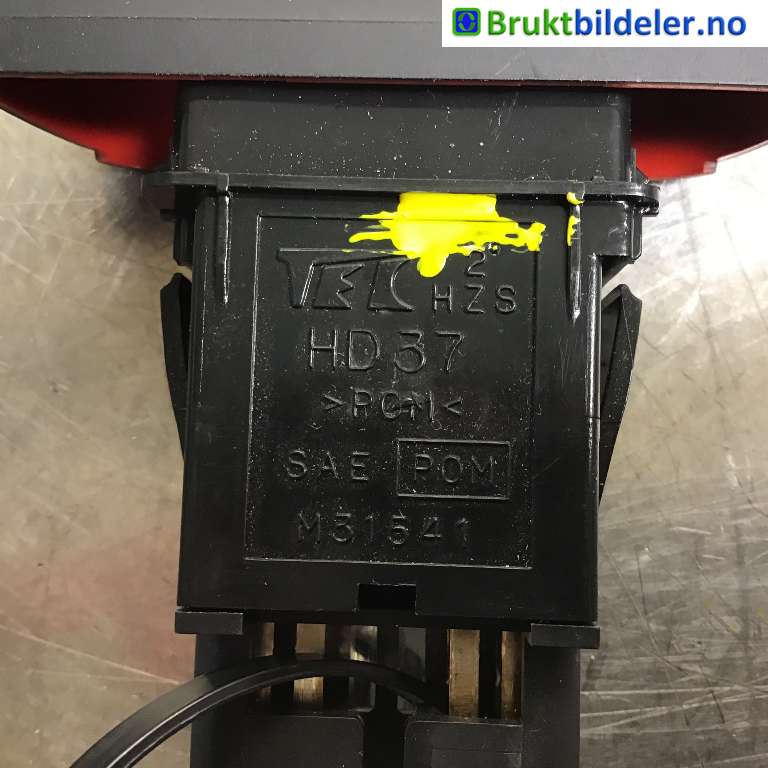Bryter nødblink til Isuzu D-Max 2012-2017 (Type II, Fase 1)  (ISUZU|8974168050|M31541|)