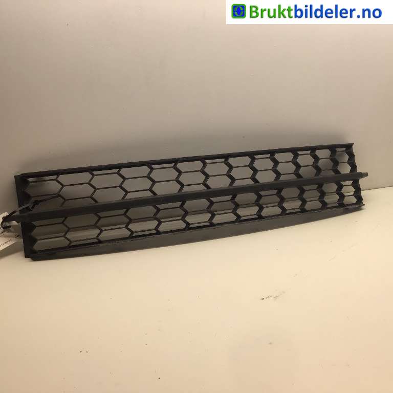 Grill midt til Škoda Octavia, 2013-2016 (Type III, Fase 1)  (SKODA|5E0 853 677)