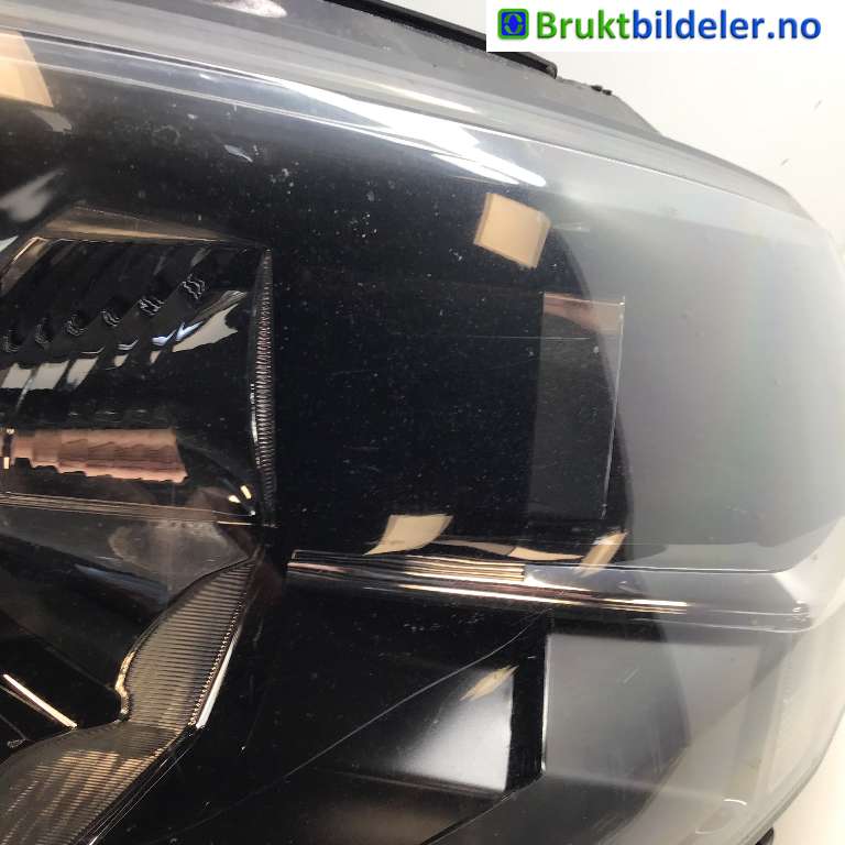 Frontlykt høyre halogen til VW Transporter / Caravelle 2015-2019 (T6) (T6) (VOLKSWAGEN|7E1 941 016 L|90073565|)
