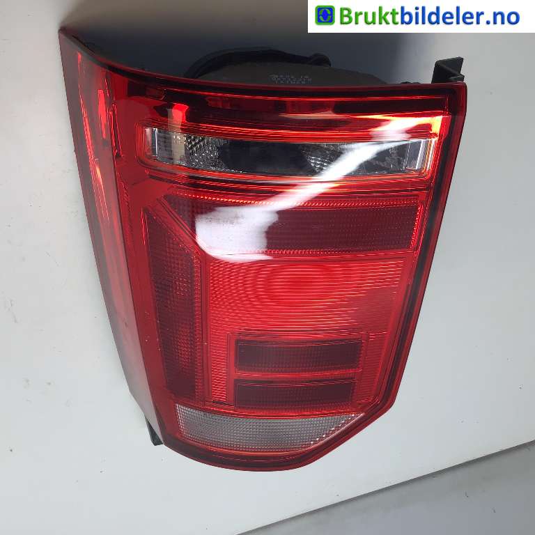 Baklykt høyre til VW Transporter / Caravelle, 2015-2019 (T6) (T6) (VOLKSWAGEN|7E0 945 096 AD)
