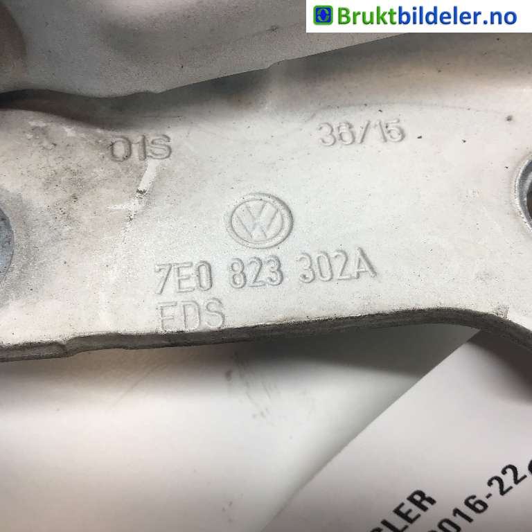 Panserhengsler til VW Transporter / Caravelle 2015-2019 (T6) (T6) (VOLKSWAGEN|7E0 823 302 A|)