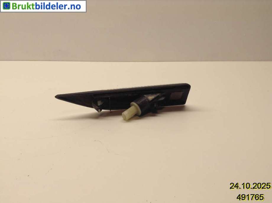 Blinklykt side høyre til VW Transporter / Caravelle 2015-2019 (T6) (T6) (VOLKSWAGEN|7E0 949 102|)