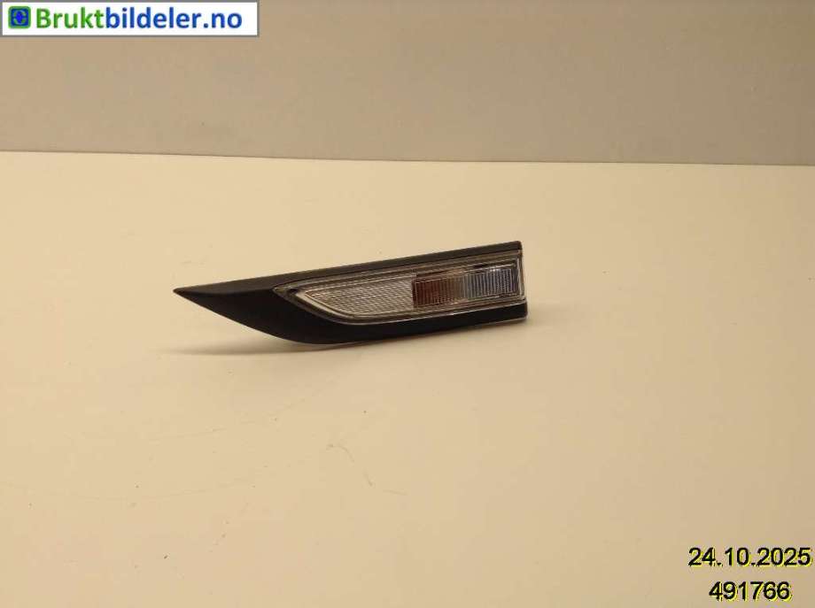 Blinklykt side venstre til VW Transporter / Caravelle, 2015-2019 (T6) (T6) (VOLKSWAGEN|7E0 949 101)