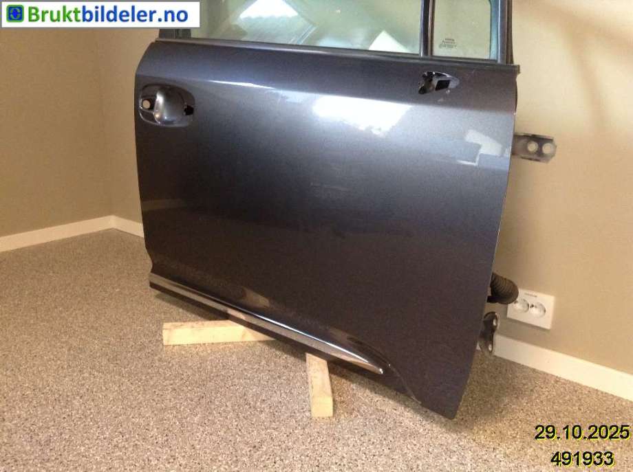 Dør høyre foran til Toyota Avensis 2009-2015 (Type III, Fase 1)  (TOYOTA|6700105070||6700105081)
