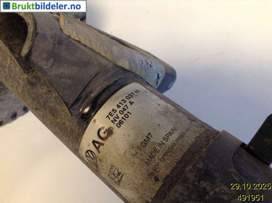 Fjærbein venstre foran til VW Transporter / Caravelle 2015-2019 (T6) (T6) (VOLKSWAGEN|7E5 413 031 H|)