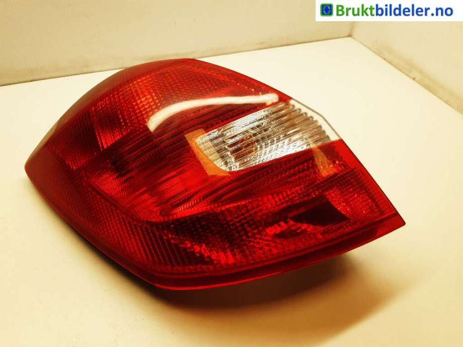Baklykt venstre til Škoda Fabia, 2010-2014 (Type II, Fase 2)  (SKODA|5J6 945 111)