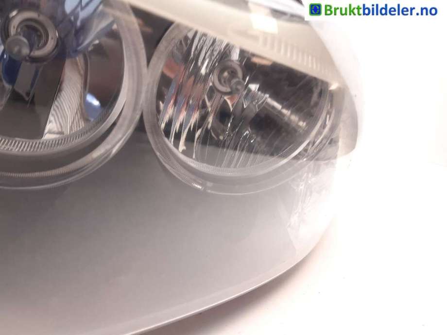 Frontlykt venstre halogen til BMW 3-Serie 2005-2011 (E90/E91/E92/E93) (E90/E91/E92/E93) (BMW|63 11 7 202 573|9318911|)
