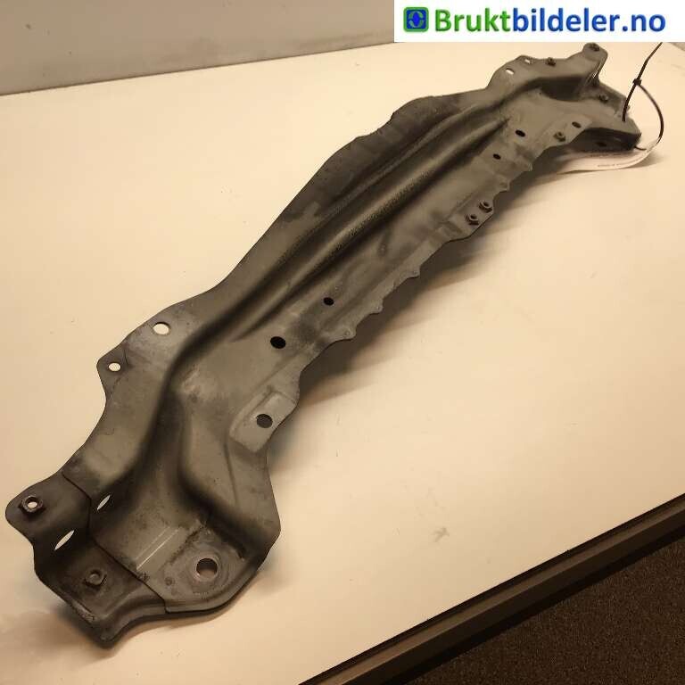 Frontplate øvre til Suzuki Kizashi, 2010-2014 (SUZUKI|58230-57L00)