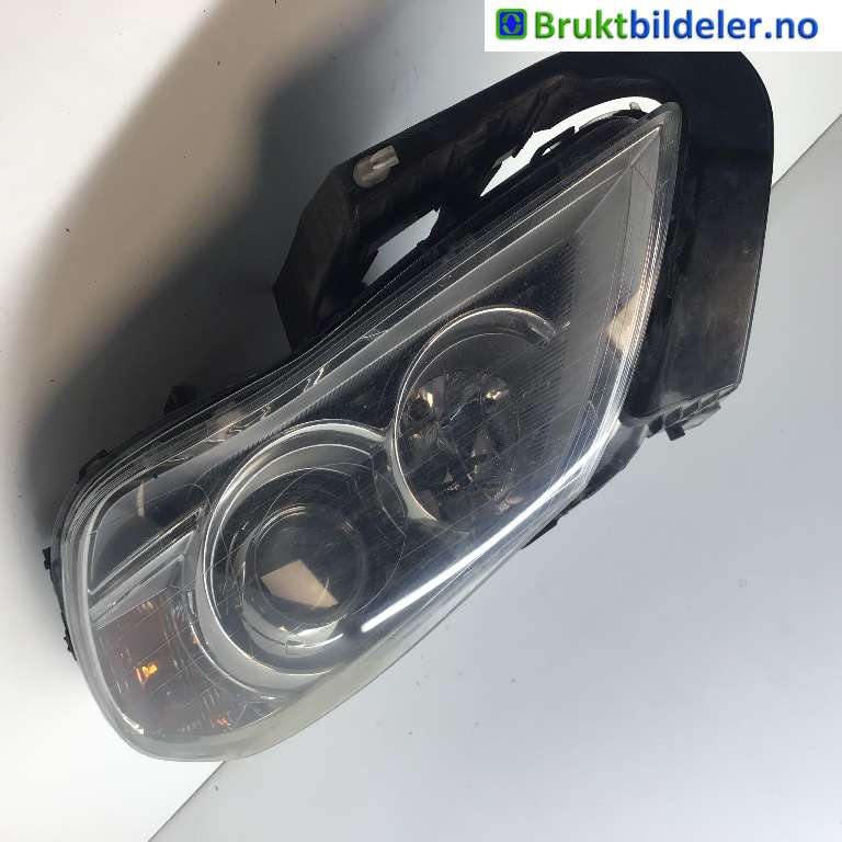 Frontlykt venstre xenon til Suzuki Kizashi 2010-2014 (SUZUKI|35320-57LB1|)