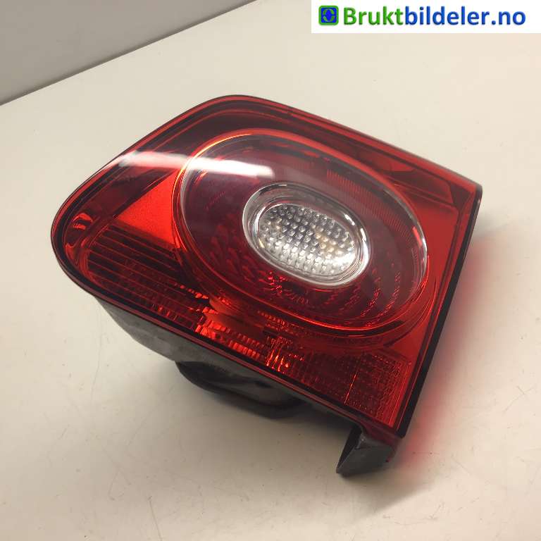 Baklykt høyre indre til VW Tiguan, 2007-2011 (Type I, Fase 1)  (VOLKSWAGEN|5N0 945 094 B)