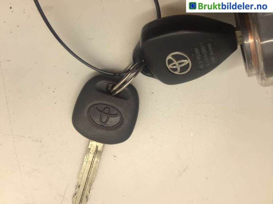 Nøkkel til Toyota Camry 2001-->> (TOYOTA|)