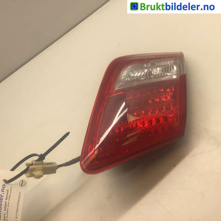 Baklykt høyre indre til Toyota Camry, 2001-->> (TOYOTA|8158006120)