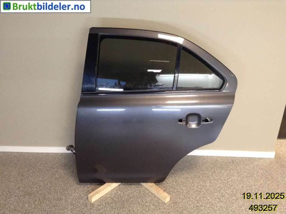 Dør venstre bak til Suzuki Kizashi, 2010-2014 (SUZUKI|6800357820)