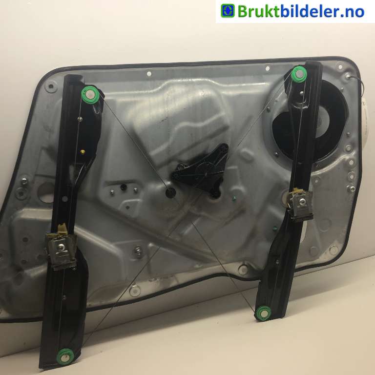 Ruteheis til VW Tiguan 2007-2011 (Type I, Fase 1)  (VOLKSWAGEN|5N0 837 461|)