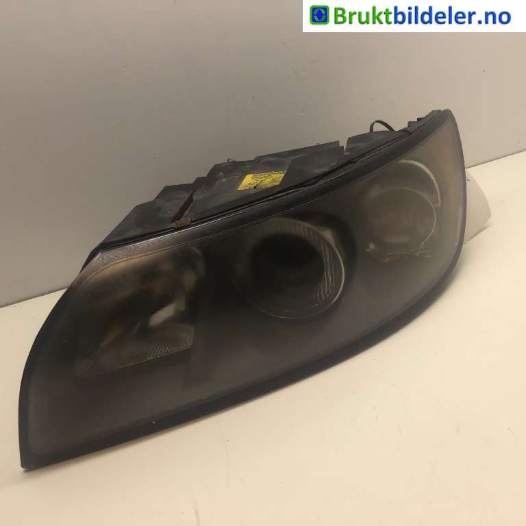 Frontlykt venstre halogen til Volvo V50, 2004-2007 (Fase 1)  (VOLVO|30698885)