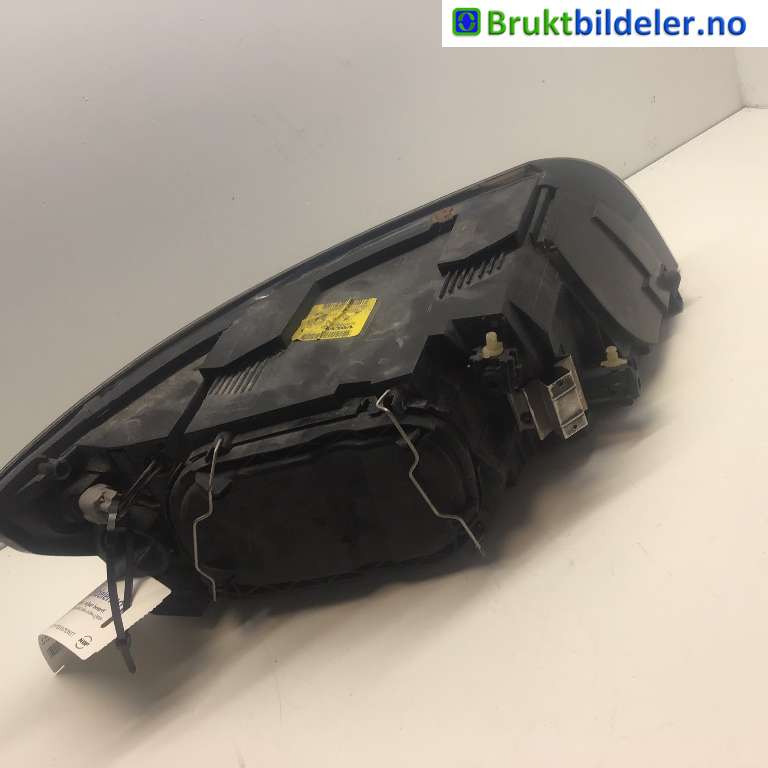 Frontlykt venstre halogen til Volvo V50 2004-2007 (Fase 1)  (VOLVO|30698885|0 301 198 203)