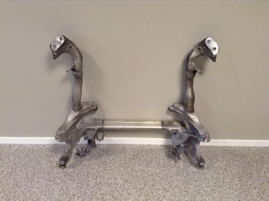 Travers foran hoved til Audi A4, 2007-2014 (Type IV) (B8) (B8) (AUDI|8K0 399 315 H)