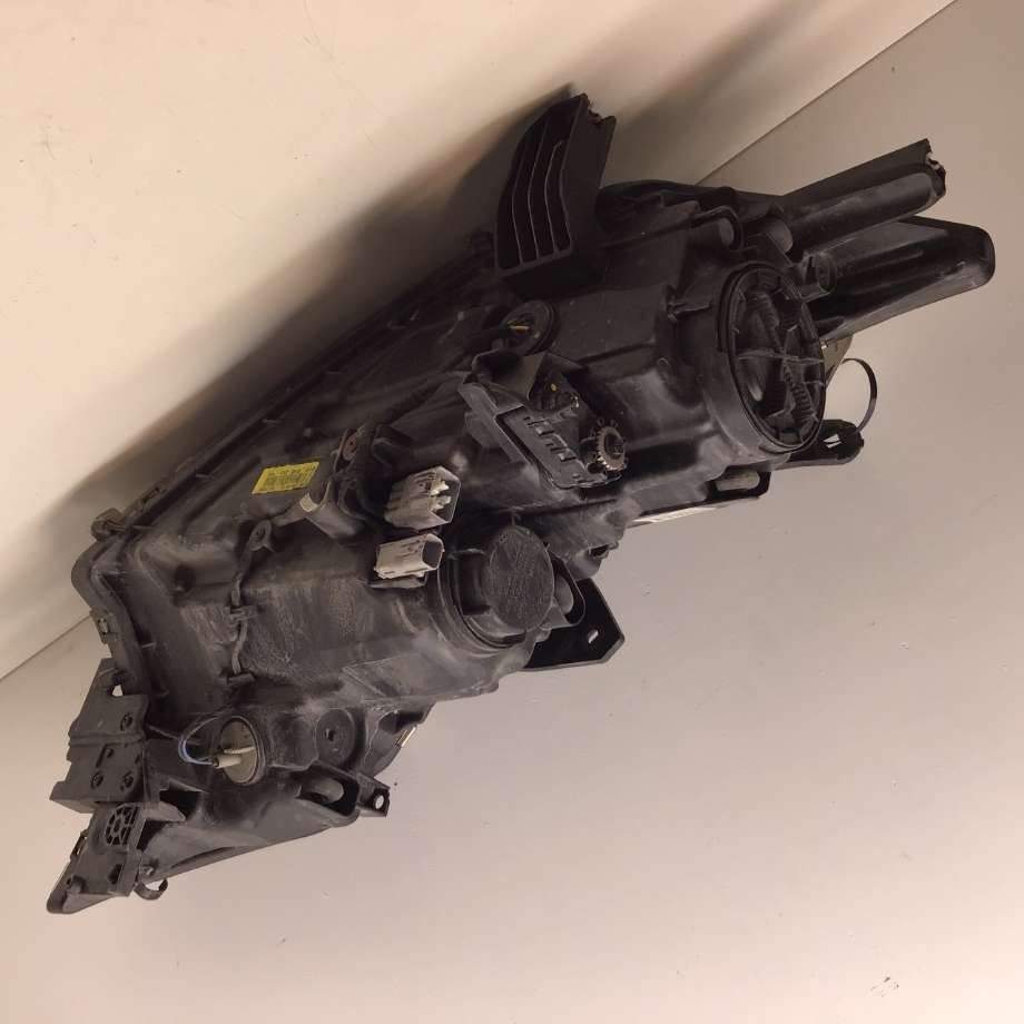 Frontlykt venstre halogen til Mitsubishi Outlander 2015-->> (Type III, Fase 2)  (MITSUBISHI|8301C853|L0094T 0BYA|4BX15 8301C8-53)