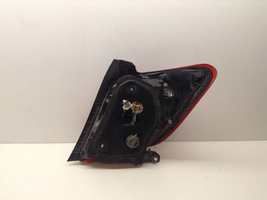 Baklykt venstre til Toyota Yaris 2014-2020 (Type III, Fase 2)  (TOYOTA|81561-0D600|)