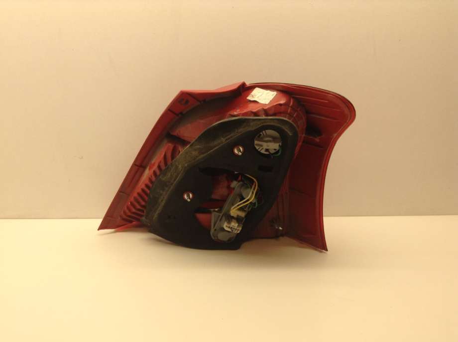 Baklykt venstre til Toyota Yaris 2006-2009 (Type II, Fase 1)  (TOYOTA|81561-0D110|)