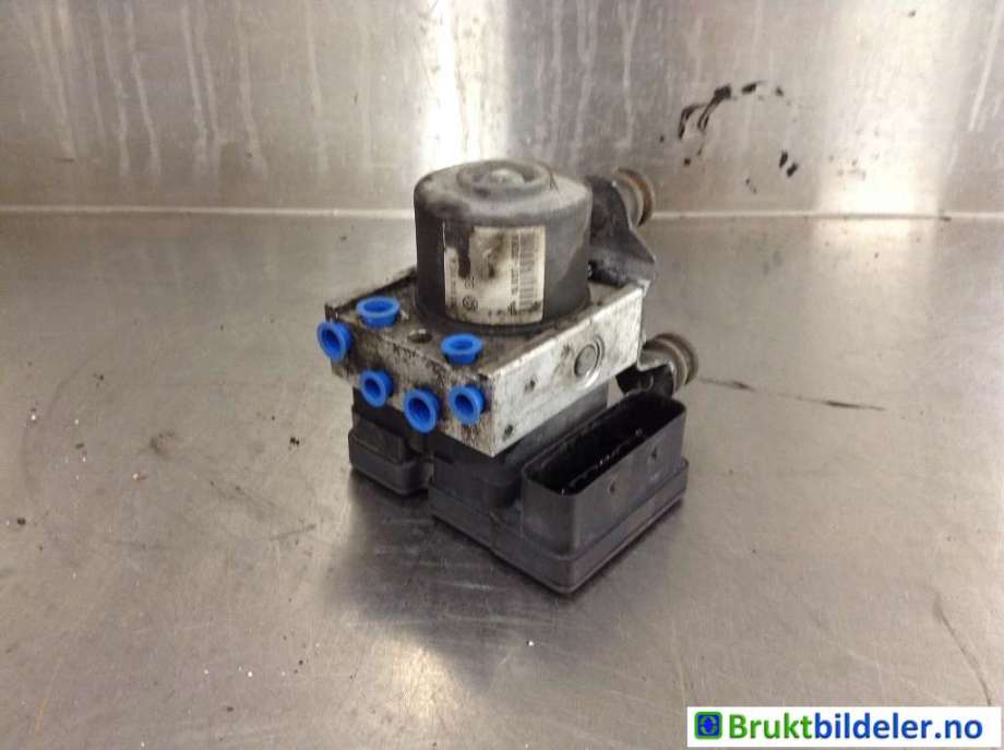 ABS sentral til VW Caddy 2004-2010 (Type III, Fase 1) (VOLKSWAGEN|2K0 614 117 A|10.0207-0029.4|2K0 907 379 A)