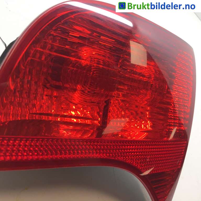 Baklykt høyre indre til Audi A4 2004-2008 (Type III) (B7) (B7) (AUDI|8E9 945 094 A|484 502|)