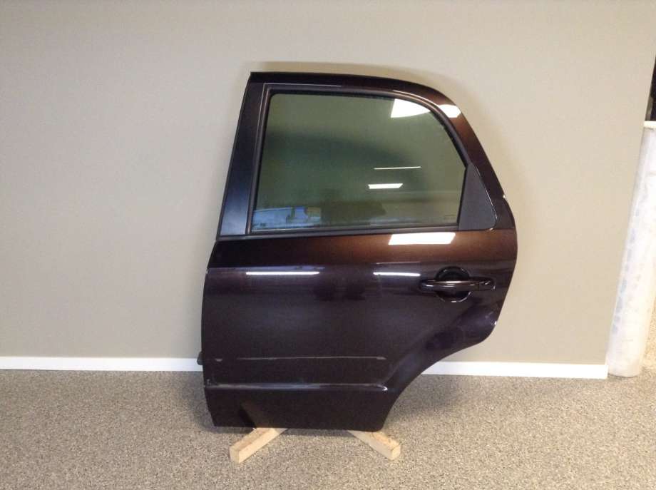 Dør venstre bak til Suzuki SX4, 2009-2013 (Type I, Fase 2)  (SUZUKI|6800479J00)