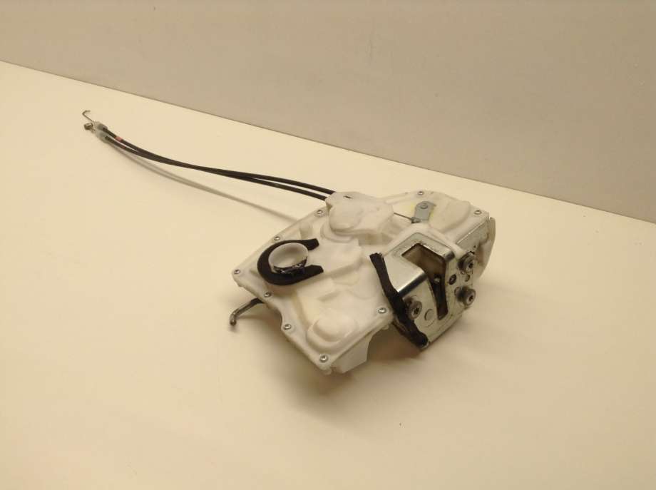 Låsekasse venstre foran til Suzuki SX4, 2009-2013 (Type I, Fase 2)  (SUZUKI|82202-79J32)