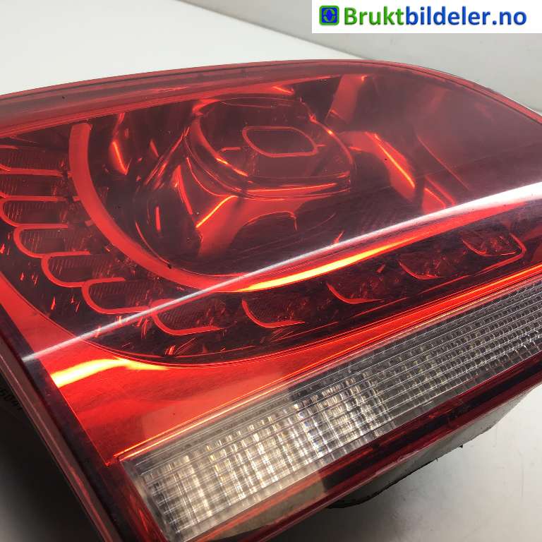 Baklykt venstre indre til VW Golf VI 2008-2012  (VOLKSWAGEN|5K0 945 093 AF|)