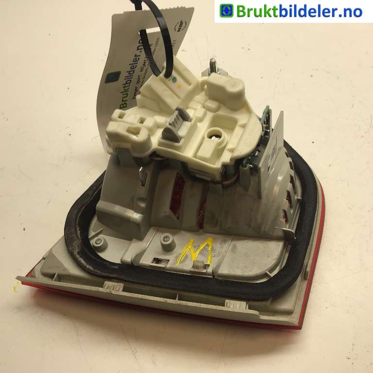 Baklykt høyre indre til BMW 3-Serie 2005-2011 (E90/E91/E92/E93) (E90/E91/E92/E93) (BMW|63 21 7 289 434|)