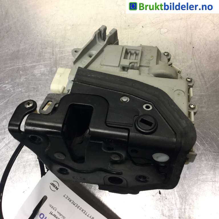 Låsekasse høyre til Audi A4, Allroad 2009-2016 (Type I) (B8) (B8) (AUDI|8K0 839 016 C|)