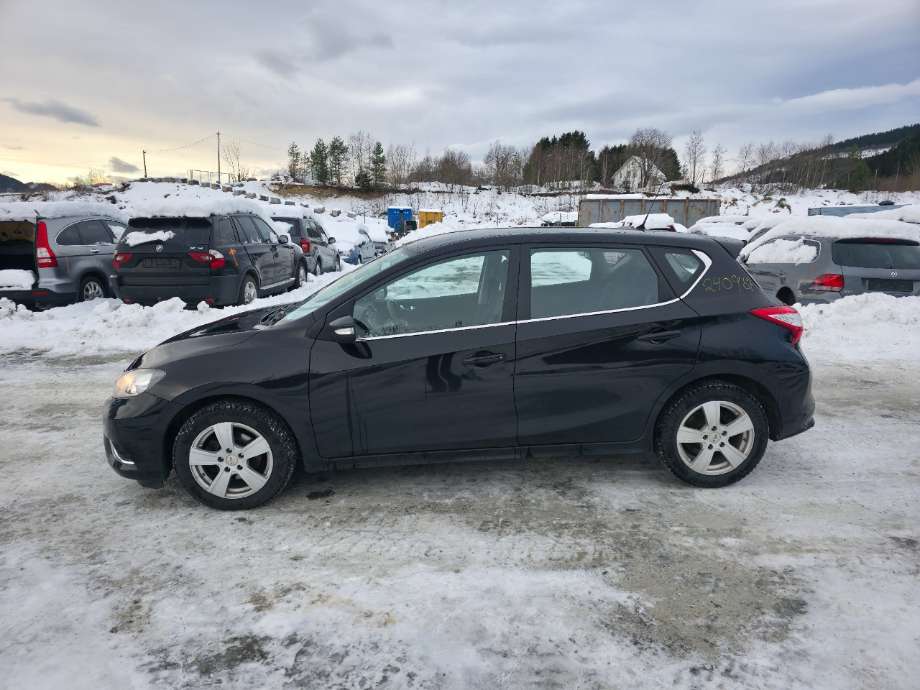 Skjerm venstre foran til Nissan Pulsar, 2014-->>  (NISSAN|)