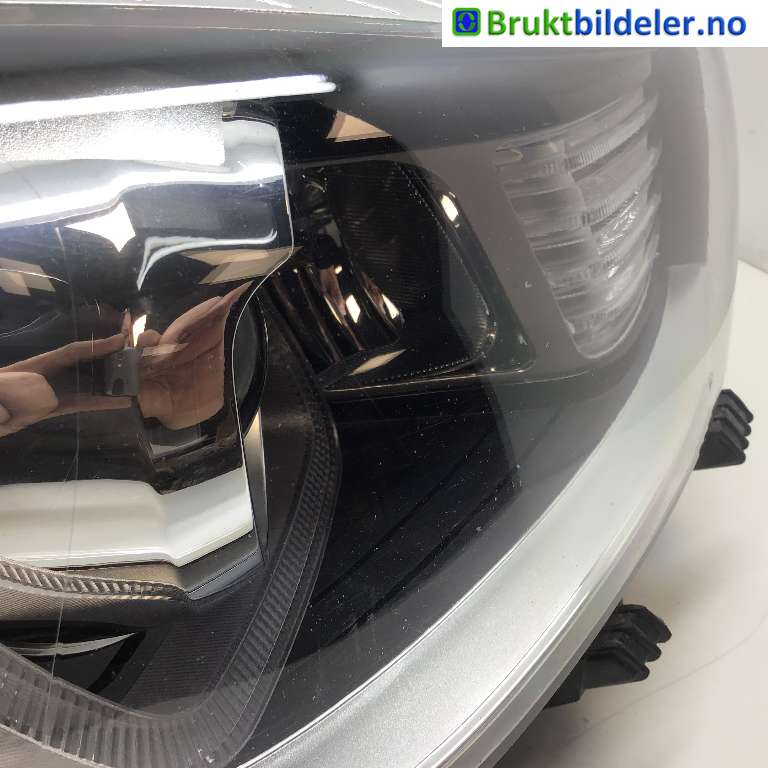 Frontlykt høyre halogen til Kia Rio 2017-->> Type IV  (KIA|92102-H8200|)